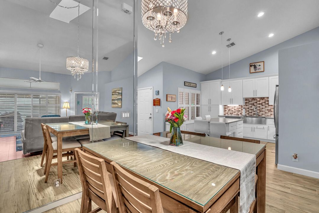 合同活跃: $389,000 (3 贝兹, 2 浴室, 1502 平方英尺)