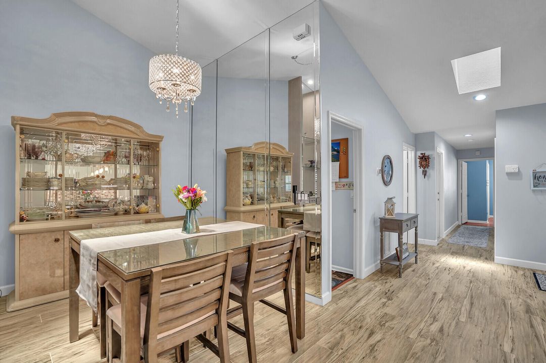 合同活跃: $389,000 (3 贝兹, 2 浴室, 1502 平方英尺)