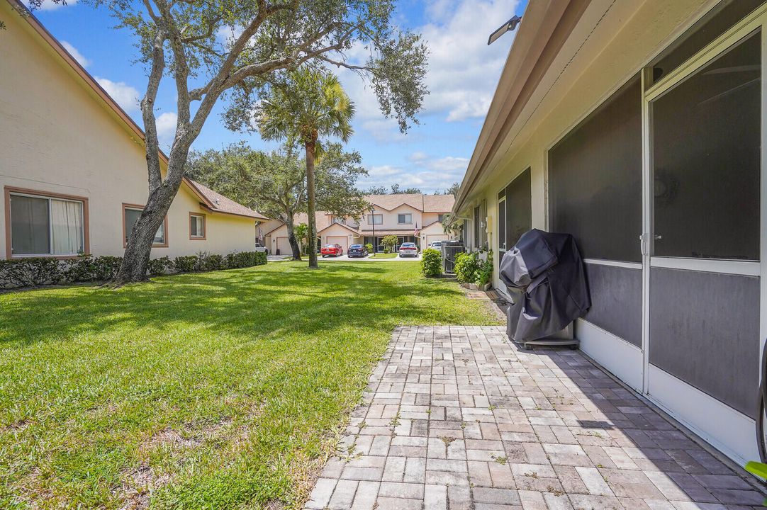 合同活跃: $389,000 (3 贝兹, 2 浴室, 1502 平方英尺)