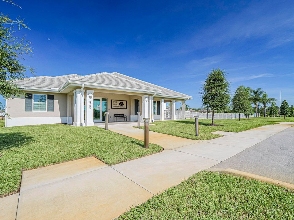 На продажу: $397,500 (4 спален, 2 ванн, 1823 Квадратных фут)