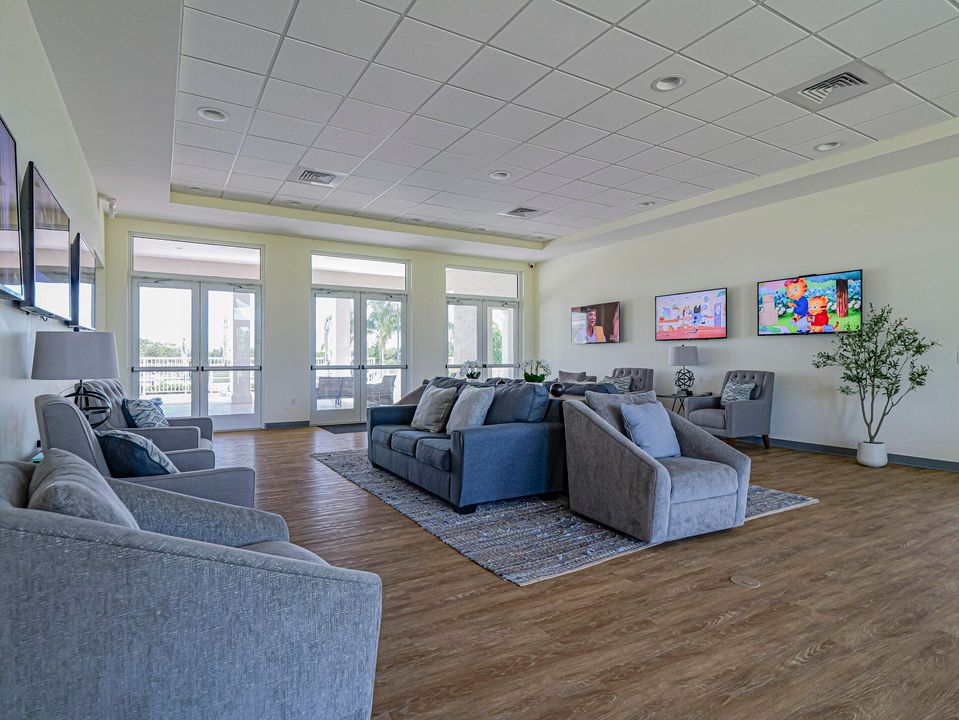 На продажу: $397,500 (4 спален, 2 ванн, 1823 Квадратных фут)