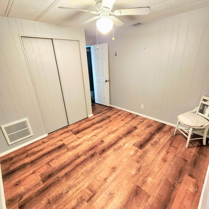 For Sale: $99,000 (2 beds, 2 baths, 1262 Square Feet)