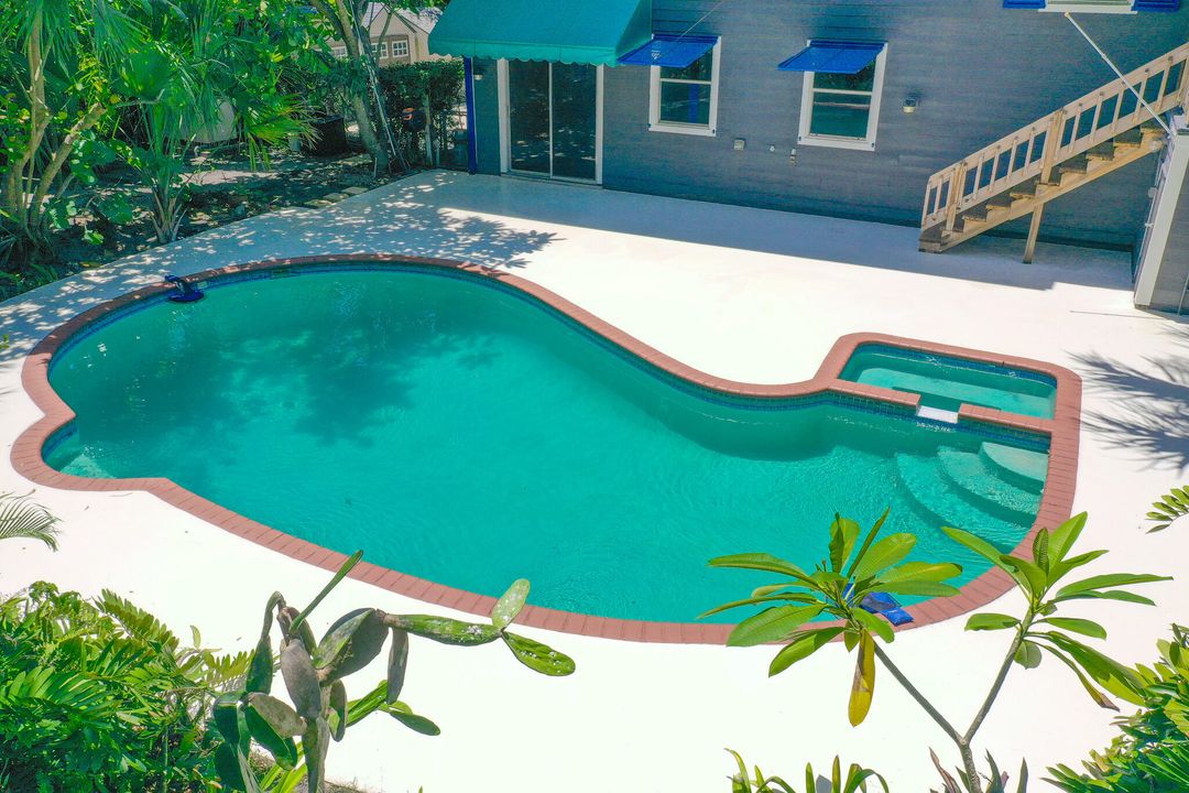 Под контрактом: $1,000,000 (4 спален, 4 ванн, 2480 Квадратных фут)