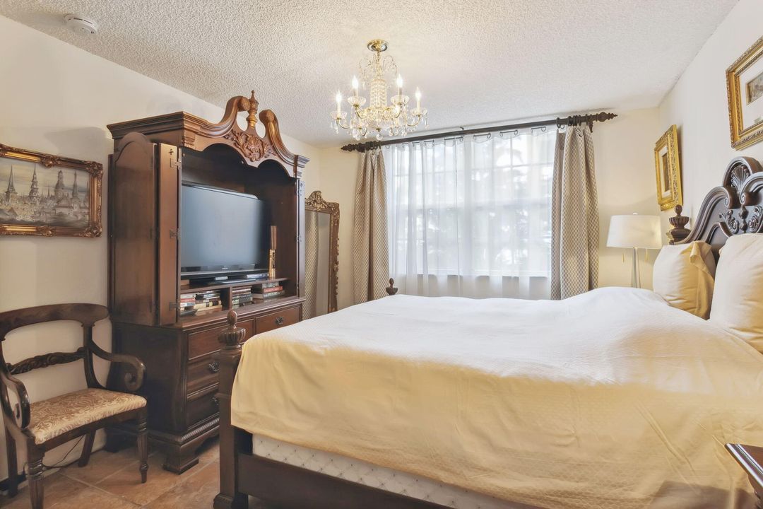 Active With Contract: $4,000 (2 beds, 2 baths, 1071 Square Feet)