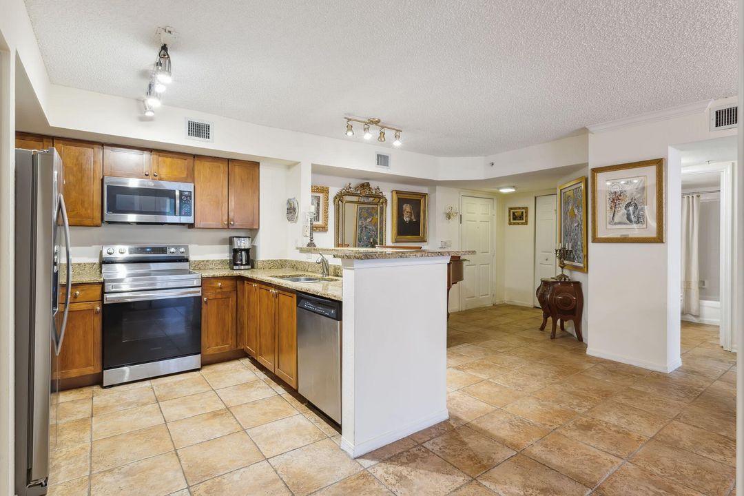 Active With Contract: $4,000 (2 beds, 2 baths, 1071 Square Feet)