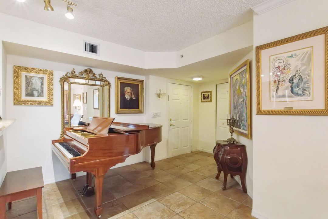 Active With Contract: $4,000 (2 beds, 2 baths, 1071 Square Feet)