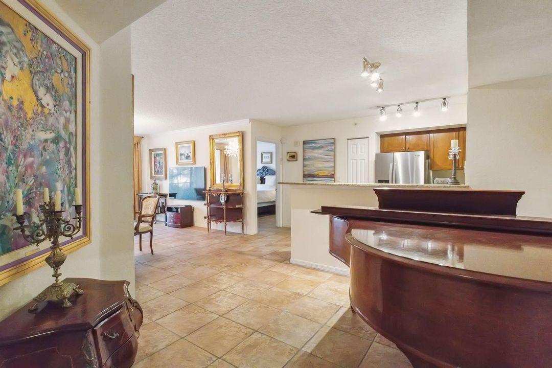 Active With Contract: $4,000 (2 beds, 2 baths, 1071 Square Feet)