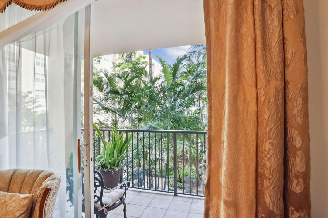 Active With Contract: $4,000 (2 beds, 2 baths, 1071 Square Feet)