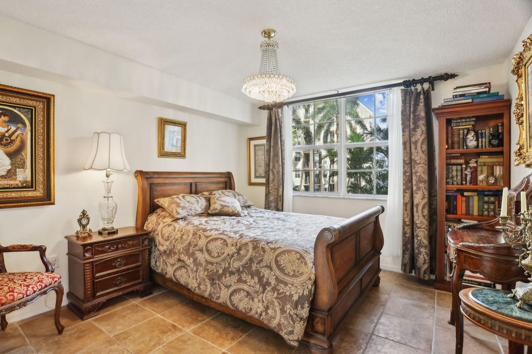 Active With Contract: $4,000 (2 beds, 2 baths, 1071 Square Feet)