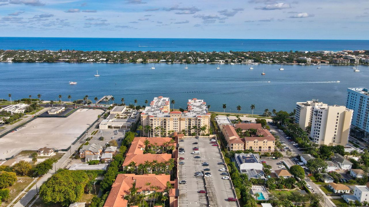 Active With Contract: $4,000 (2 beds, 2 baths, 1071 Square Feet)