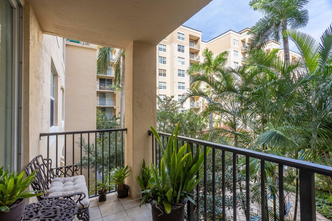 Active With Contract: $4,000 (2 beds, 2 baths, 1071 Square Feet)