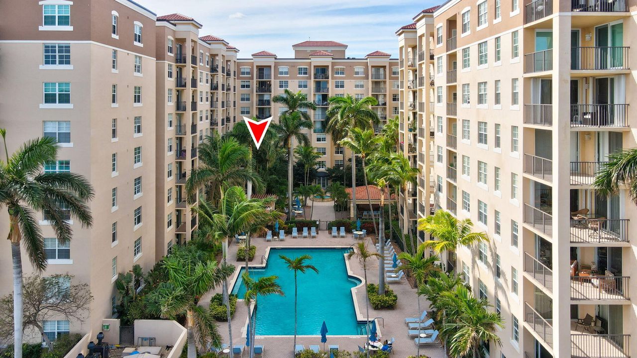 Active With Contract: $4,000 (2 beds, 2 baths, 1071 Square Feet)