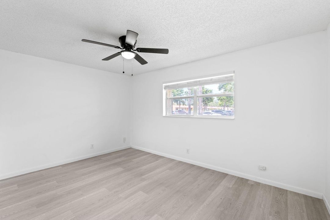 合同活跃: $210,000 (2 贝兹, 2 浴室, 1197 平方英尺)