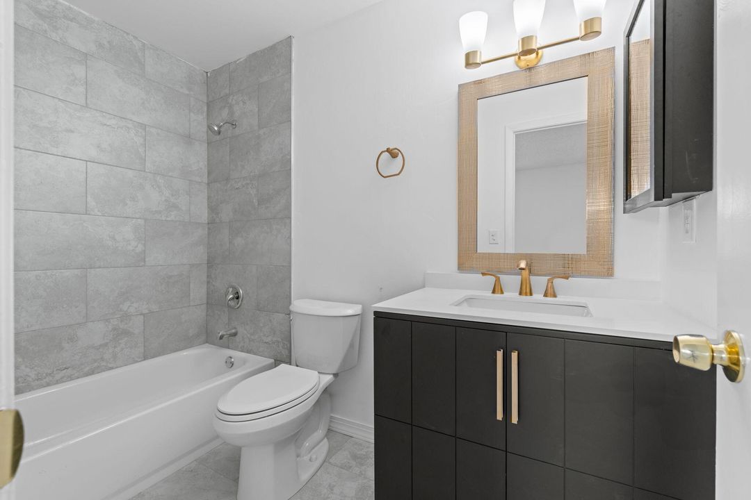 合同活跃: $210,000 (2 贝兹, 2 浴室, 1197 平方英尺)