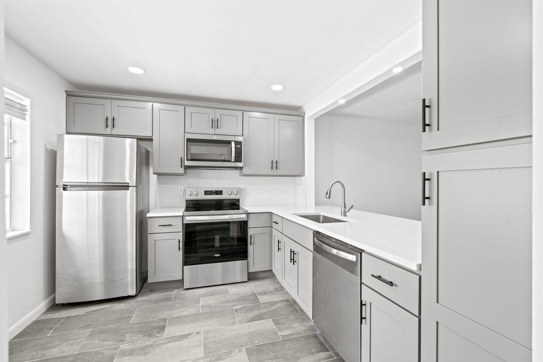 合同活跃: $210,000 (2 贝兹, 2 浴室, 1197 平方英尺)