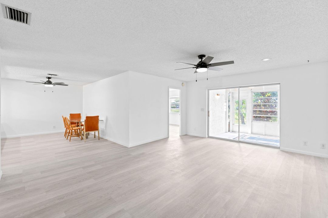 合同活跃: $210,000 (2 贝兹, 2 浴室, 1197 平方英尺)