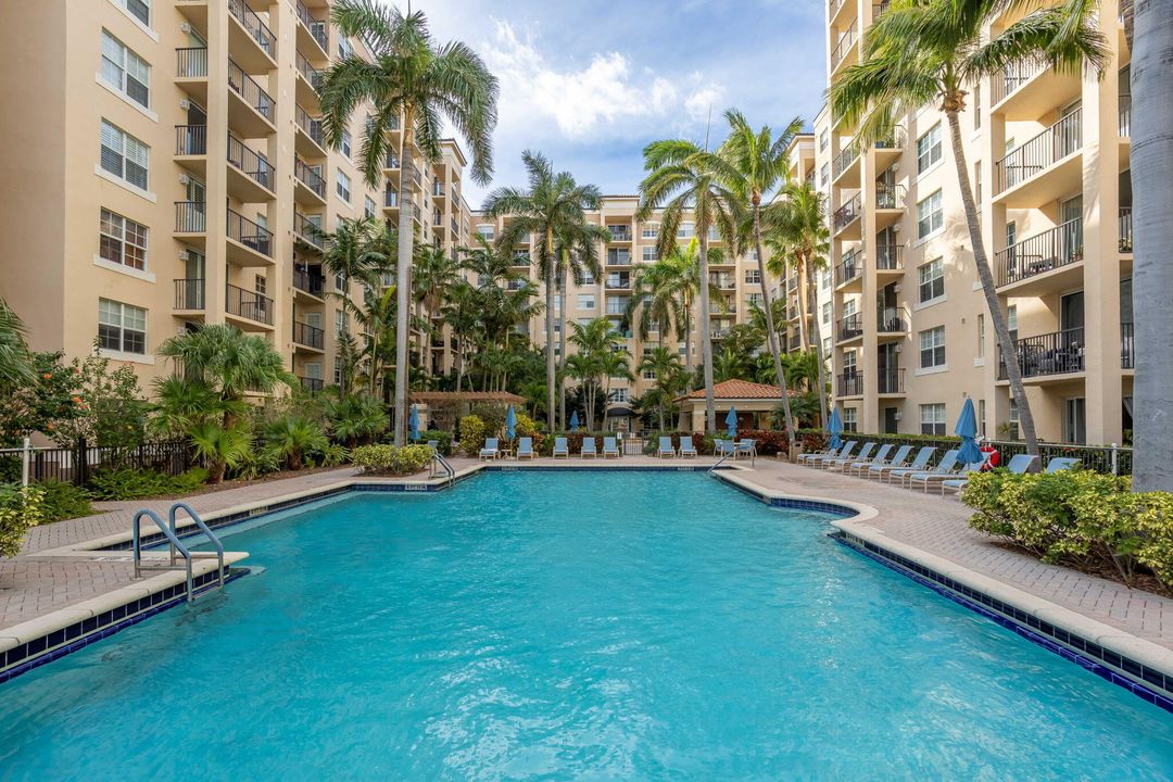 Active With Contract: $4,000 (2 beds, 2 baths, 1071 Square Feet)