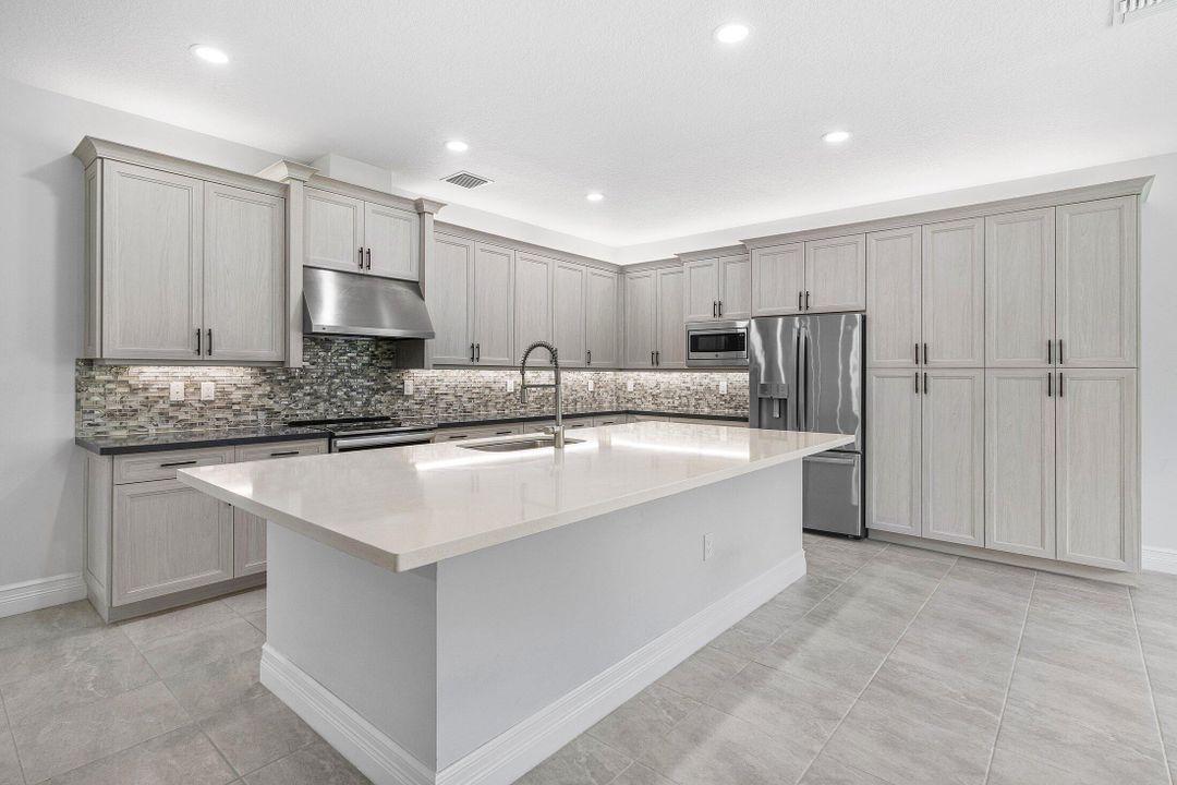 Active With Contract: $1,277,000 (6 beds, 5 baths, 3477 Square Feet)