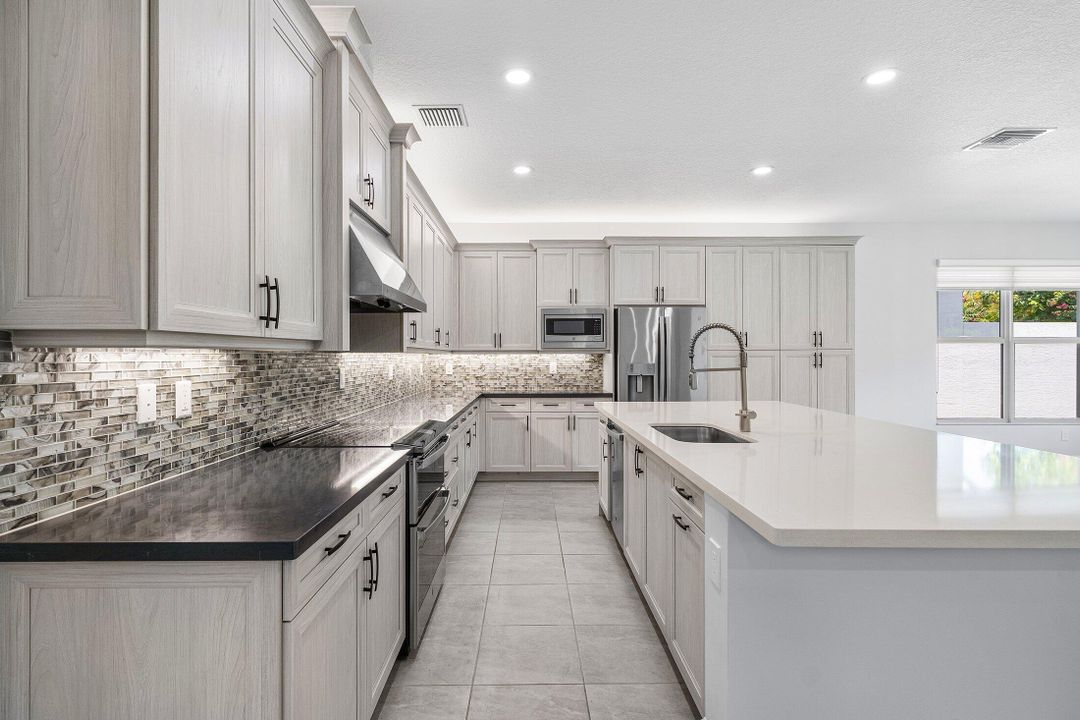 Active With Contract: $1,277,000 (6 beds, 5 baths, 3477 Square Feet)