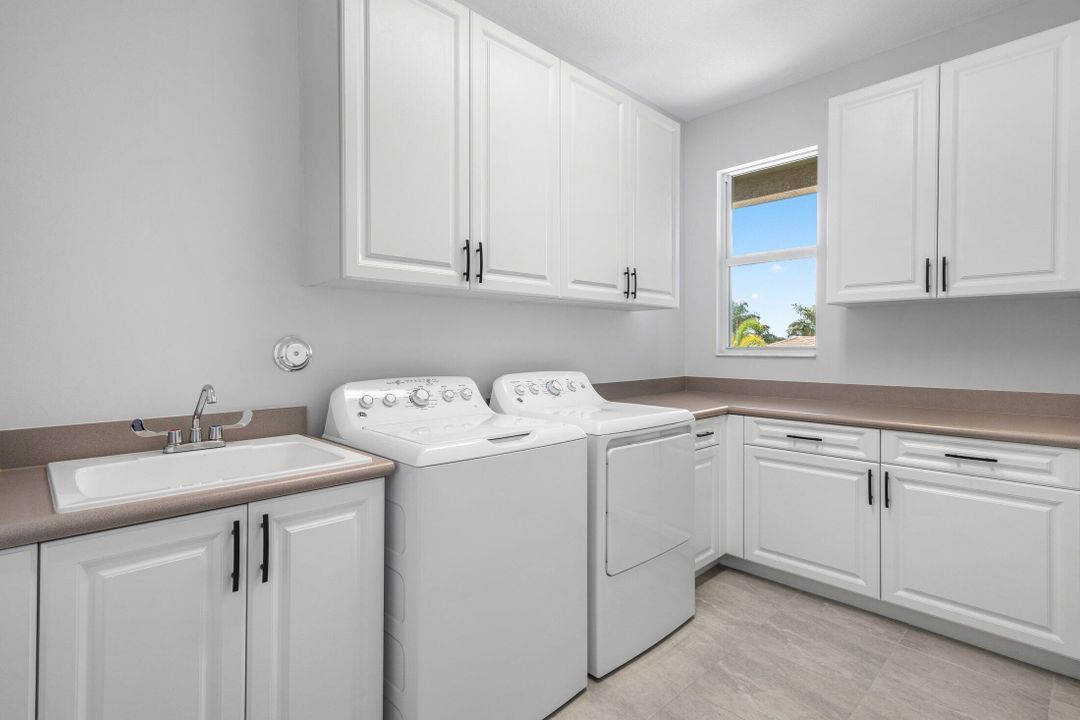 Active With Contract: $1,277,000 (6 beds, 5 baths, 3477 Square Feet)