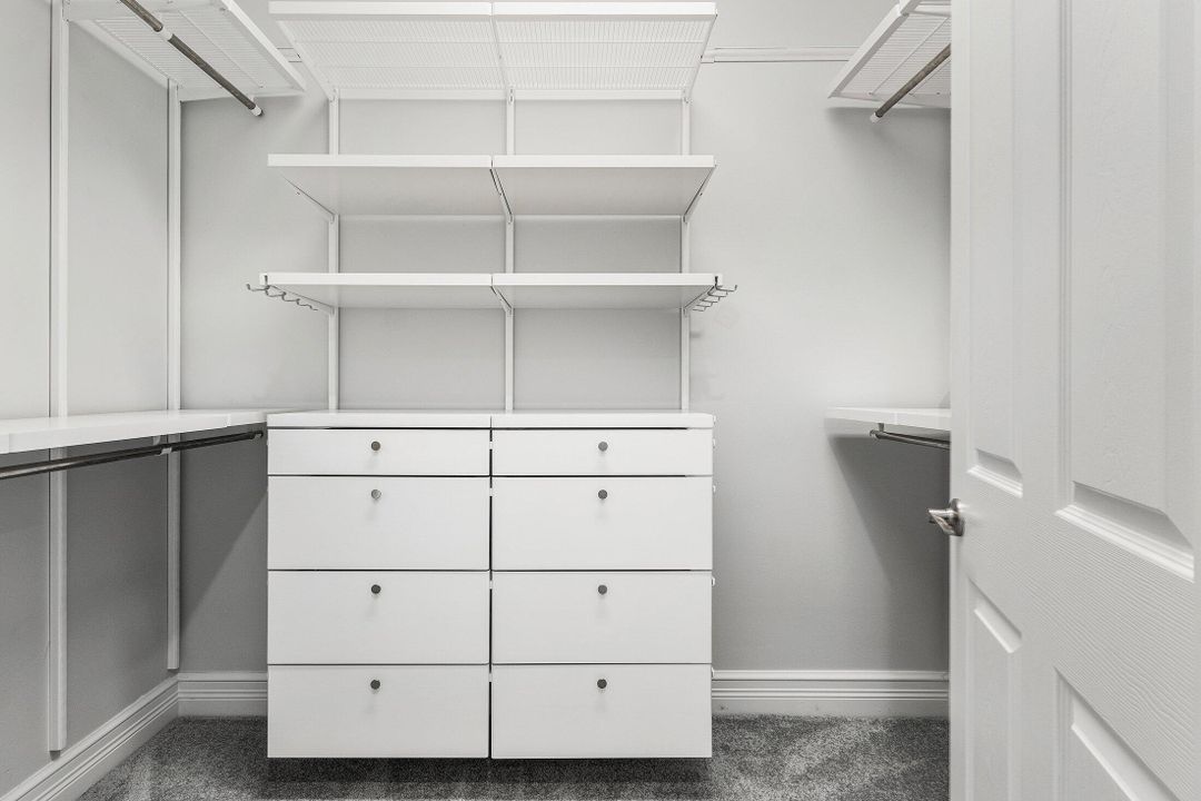 Active With Contract: $1,277,000 (6 beds, 5 baths, 3477 Square Feet)