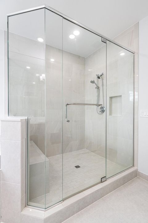 Active With Contract: $1,277,000 (6 beds, 5 baths, 3477 Square Feet)