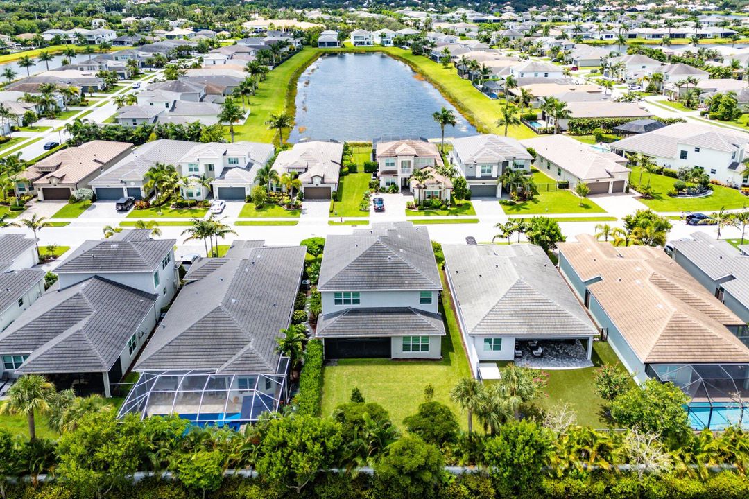 Active With Contract: $1,277,000 (6 beds, 5 baths, 3477 Square Feet)