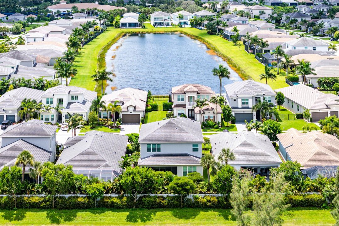 Active With Contract: $1,277,000 (6 beds, 5 baths, 3477 Square Feet)