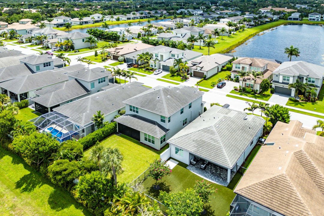 Active With Contract: $1,277,000 (6 beds, 5 baths, 3477 Square Feet)