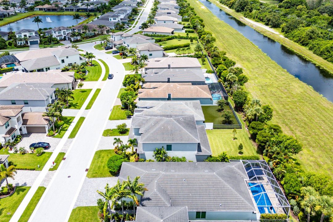 Active With Contract: $1,277,000 (6 beds, 5 baths, 3477 Square Feet)