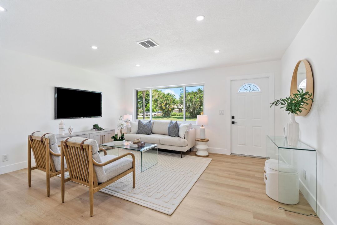 Active With Contract: $545,000 (3 beds, 2 baths, 1107 Square Feet)