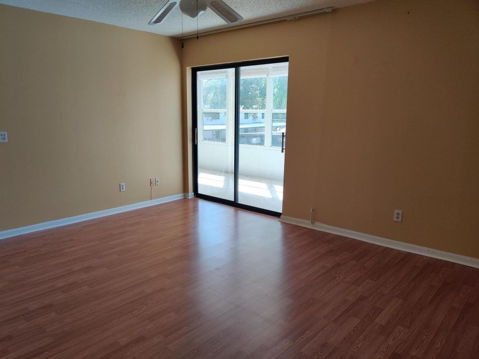 For Sale: $164,000 (2 beds, 2 baths, 1084 Square Feet)