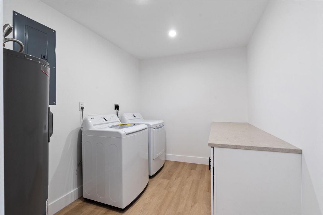 Active With Contract: $545,000 (3 beds, 2 baths, 1107 Square Feet)