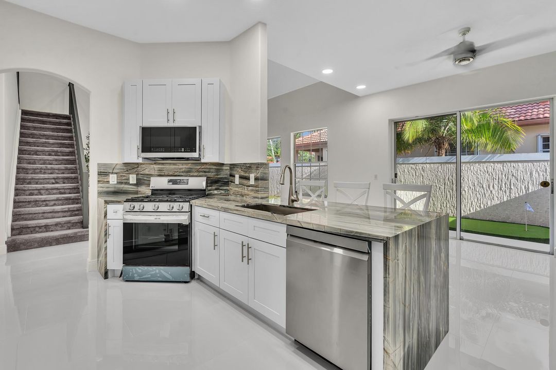 Active With Contract: $4,500 (4 beds, 3 baths, 2403 Square Feet)