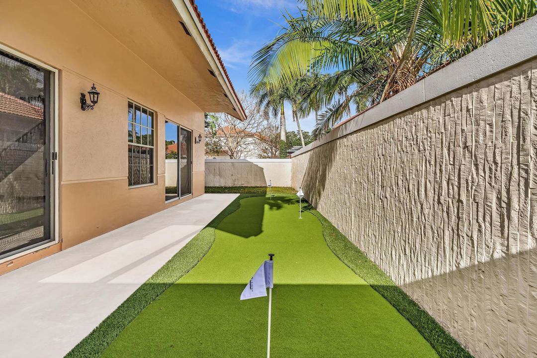 Active With Contract: $4,500 (4 beds, 3 baths, 2403 Square Feet)