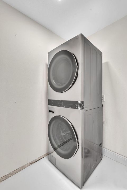 Active With Contract: $4,500 (4 beds, 3 baths, 2403 Square Feet)