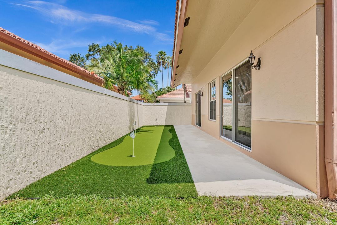 Active With Contract: $4,500 (4 beds, 3 baths, 2403 Square Feet)