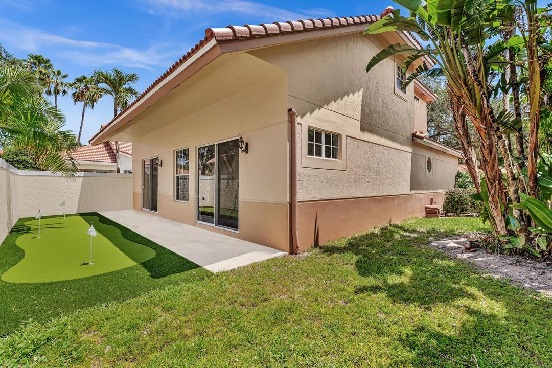 Active With Contract: $4,500 (4 beds, 3 baths, 2403 Square Feet)