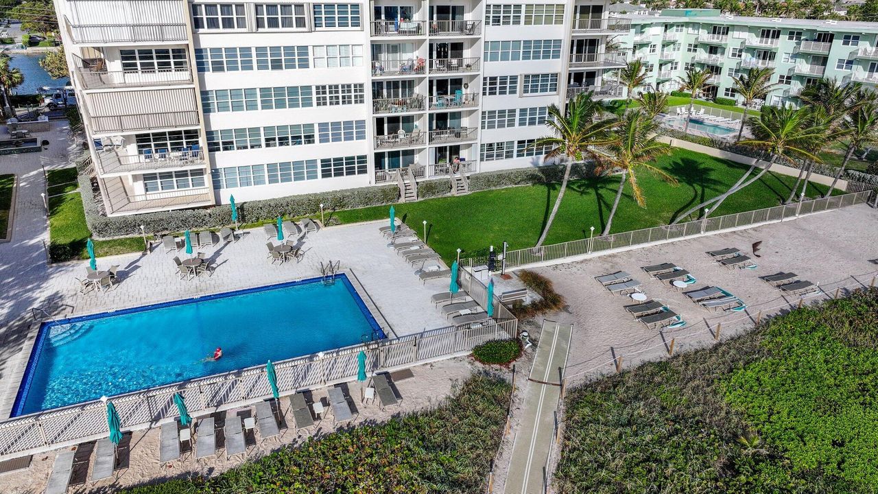 Active With Contract: $649,900 (2 beds, 2 baths, 1154 Square Feet)