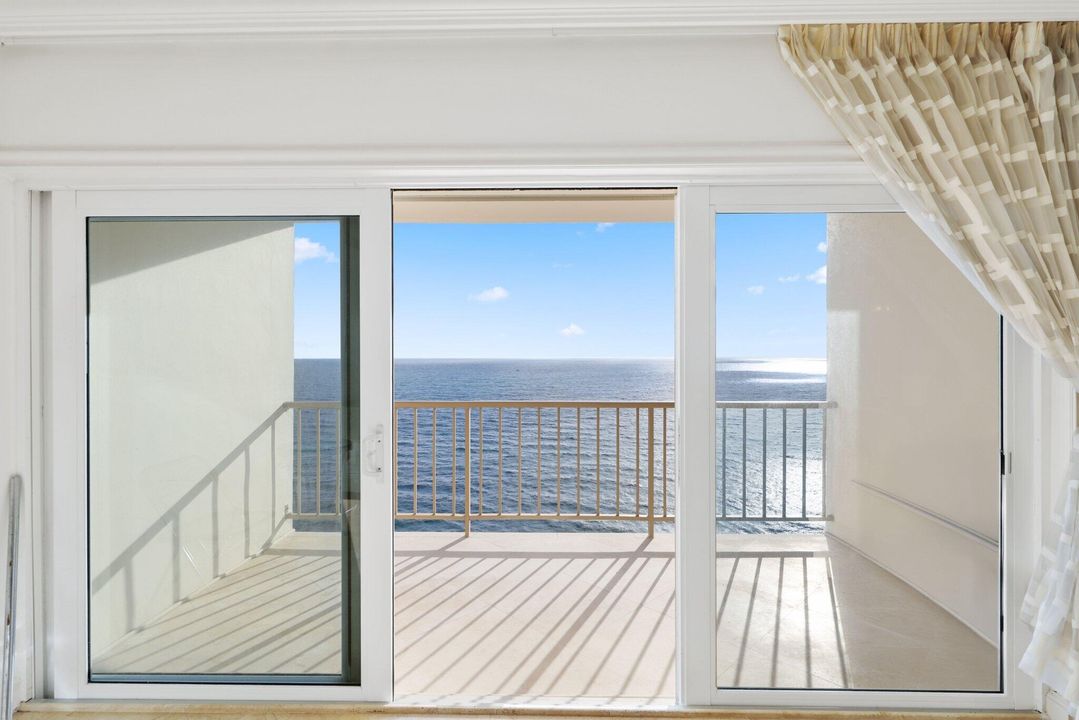 Active With Contract: $649,900 (2 beds, 2 baths, 1154 Square Feet)