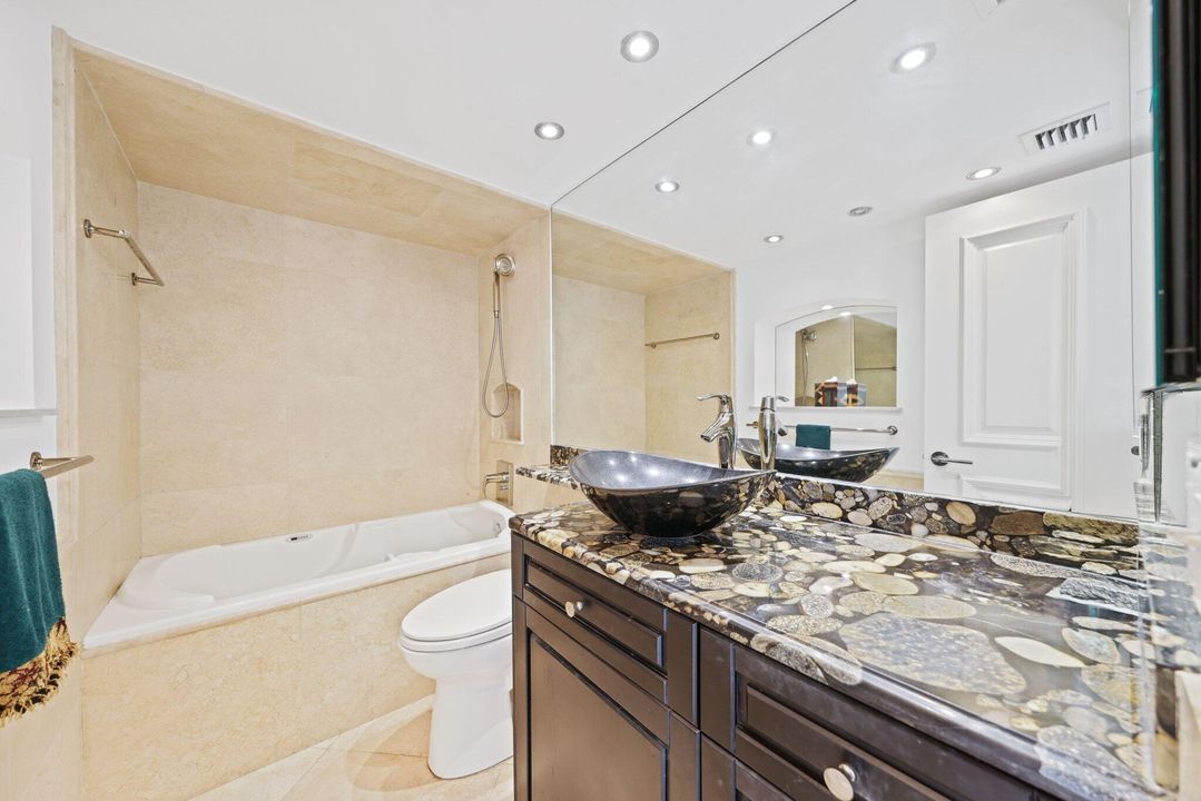 Active With Contract: $649,900 (2 beds, 2 baths, 1154 Square Feet)