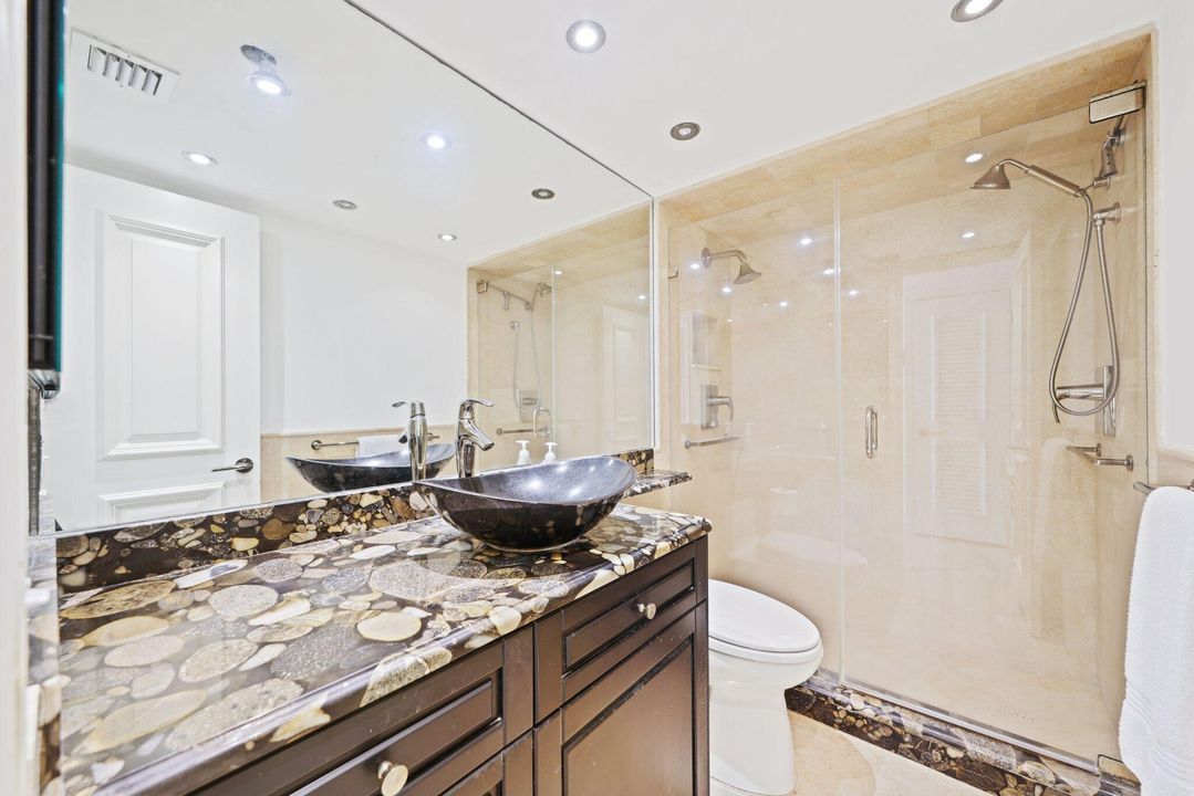 Active With Contract: $649,900 (2 beds, 2 baths, 1154 Square Feet)