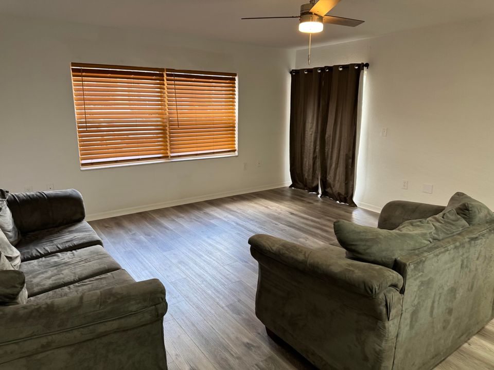 В аренду: $1,300 (1 спален, 1 ванн, 781 Квадратных фут)