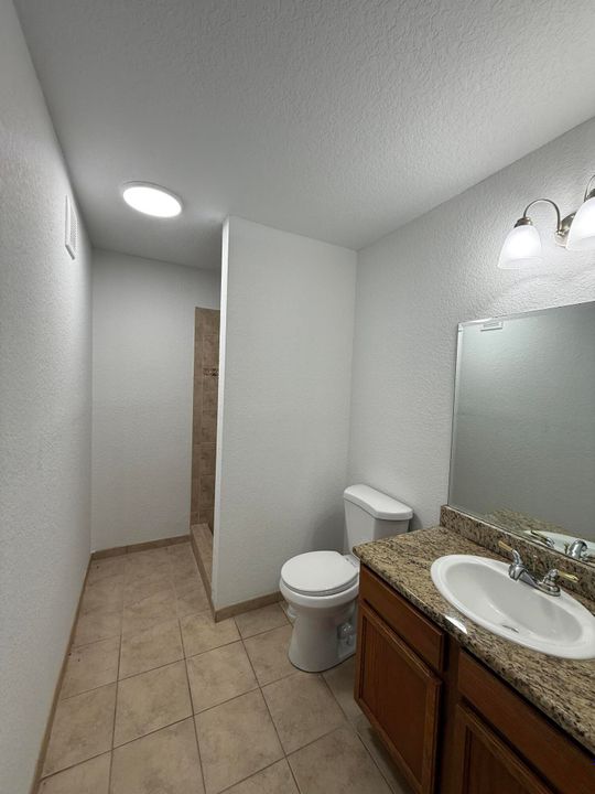 В аренду: $1,300 (1 спален, 1 ванн, 781 Квадратных фут)