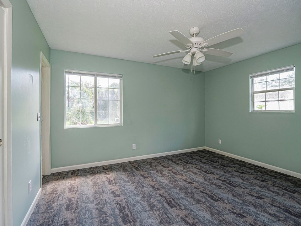 Под контрактом: $314,900 (4 спален, 2 ванн, 1326 Квадратных фут)