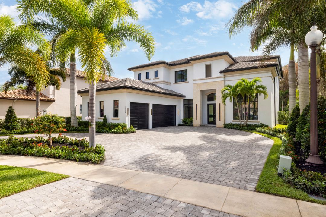 Recently Sold: $3,495,000 (5 beds, 5 baths, 5044 Square Feet)