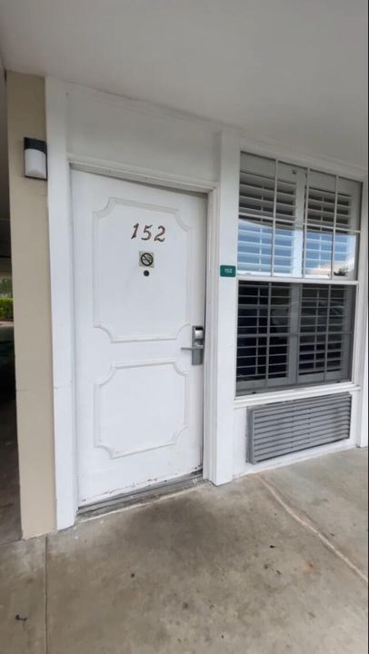 For Sale: $139,999 (1 beds, 1 baths, 279 Square Feet)