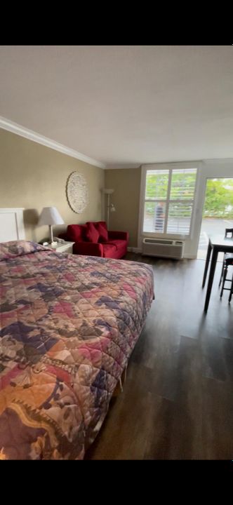 For Sale: $139,999 (1 beds, 1 baths, 279 Square Feet)