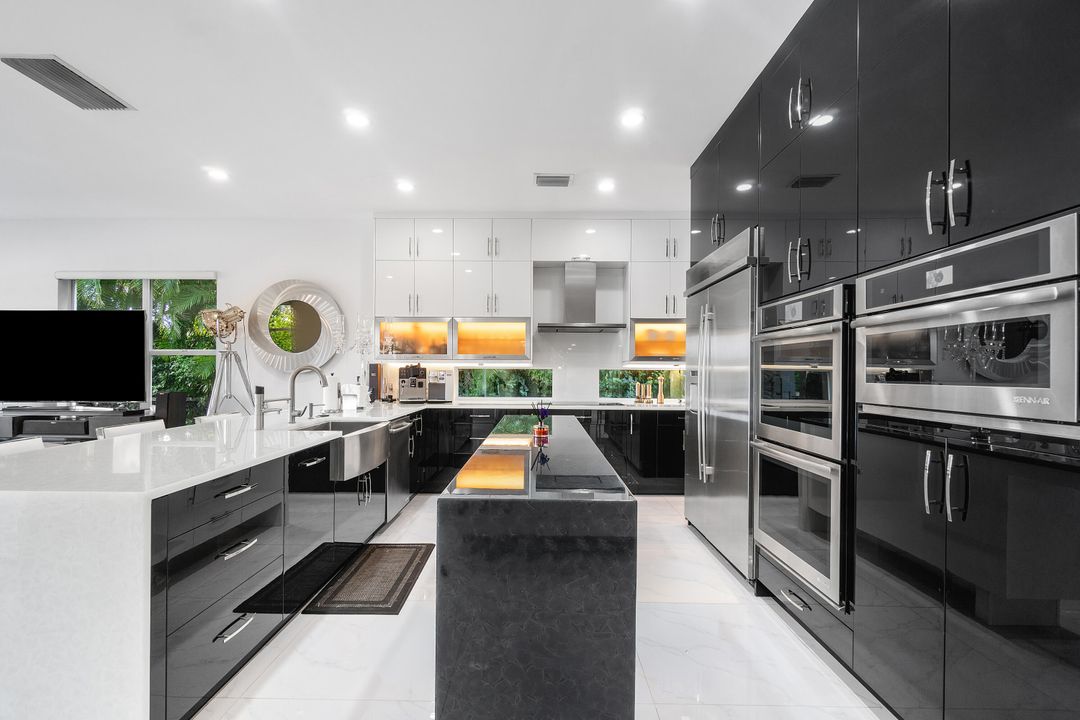 For Sale: $5,795,000 (3 beds, 3 baths, 3286 Square Feet)