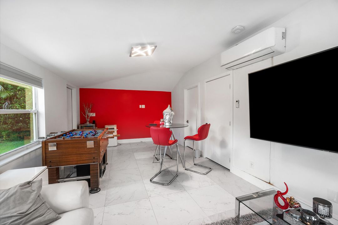 For Sale: $5,795,000 (3 beds, 3 baths, 3286 Square Feet)